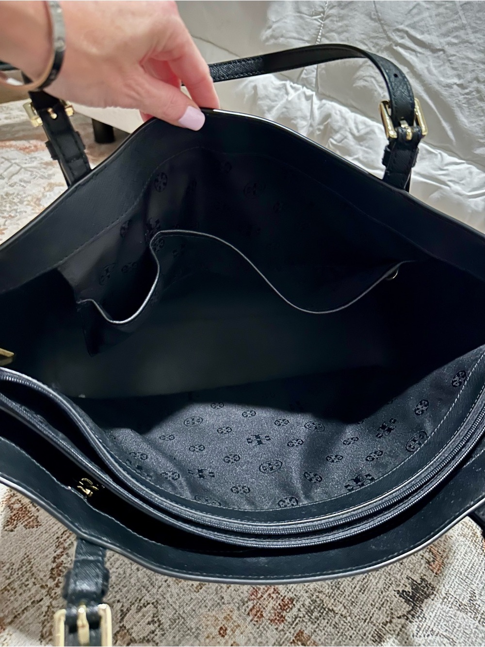 Tory Burch Black York Gold Buckle Hardware Leather Tote. EXCELLENT Condition. - Picture 4 of 9